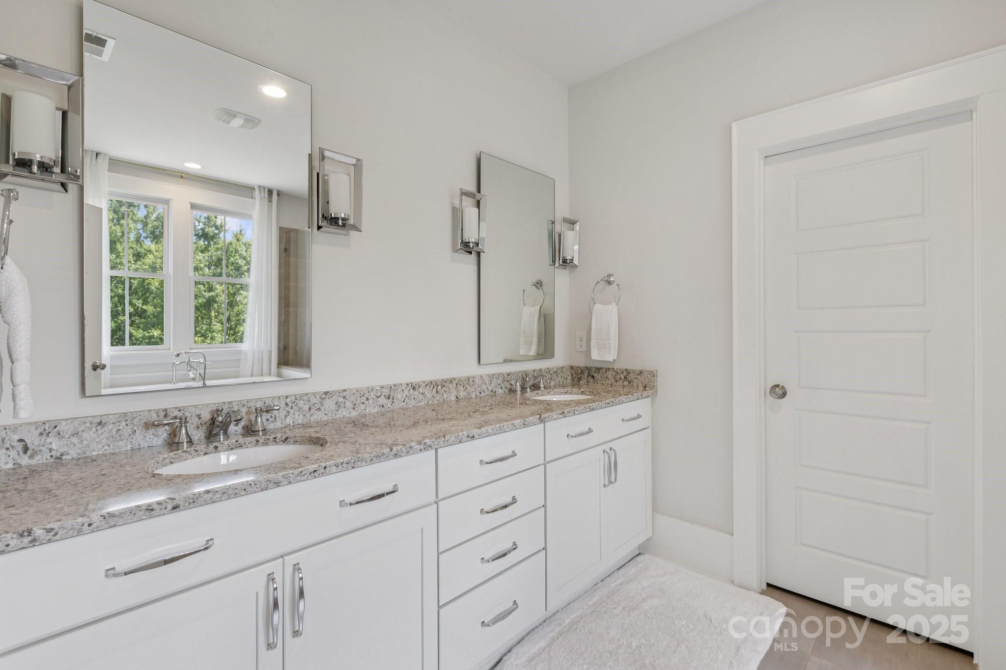 Charlotte, North Carolina, 28204, United States, 4 Bedrooms Bedrooms, ,5 BathroomsBathrooms,Residential,For Sale,1906125