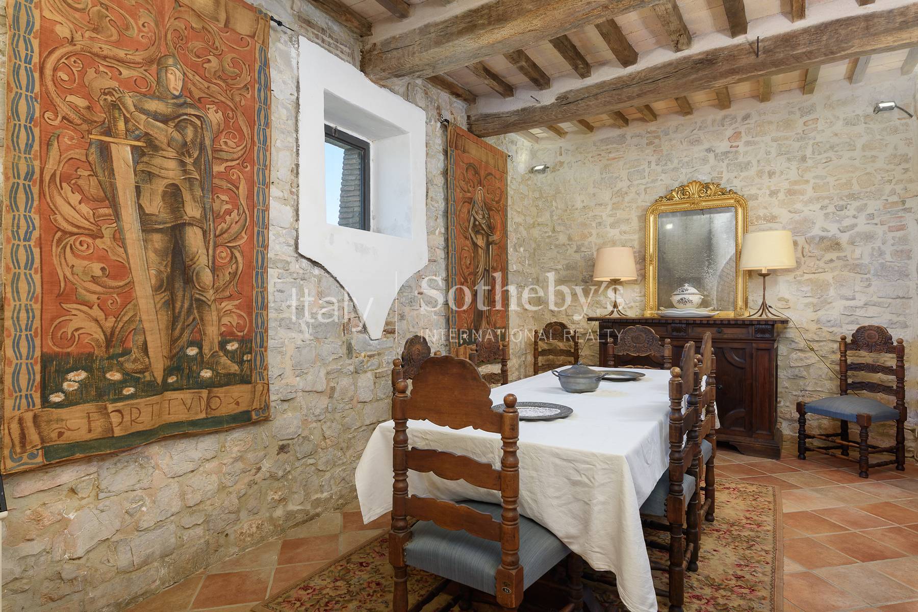  13th-Century Watchtower with Breathtaking Views over Todi - 物件實景
