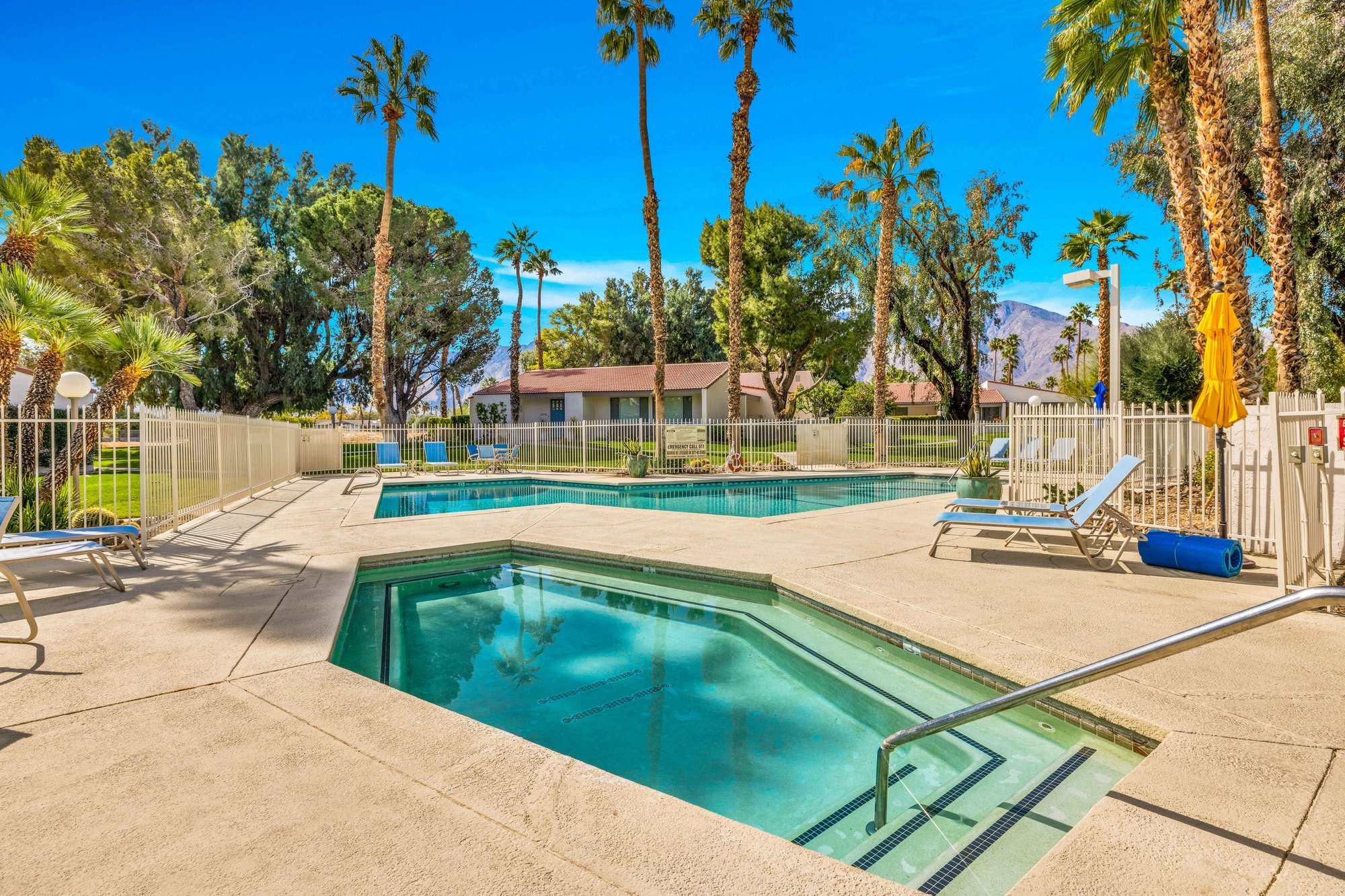  Mid-Century Fixer in Palm Springs Country Club - 物件實景