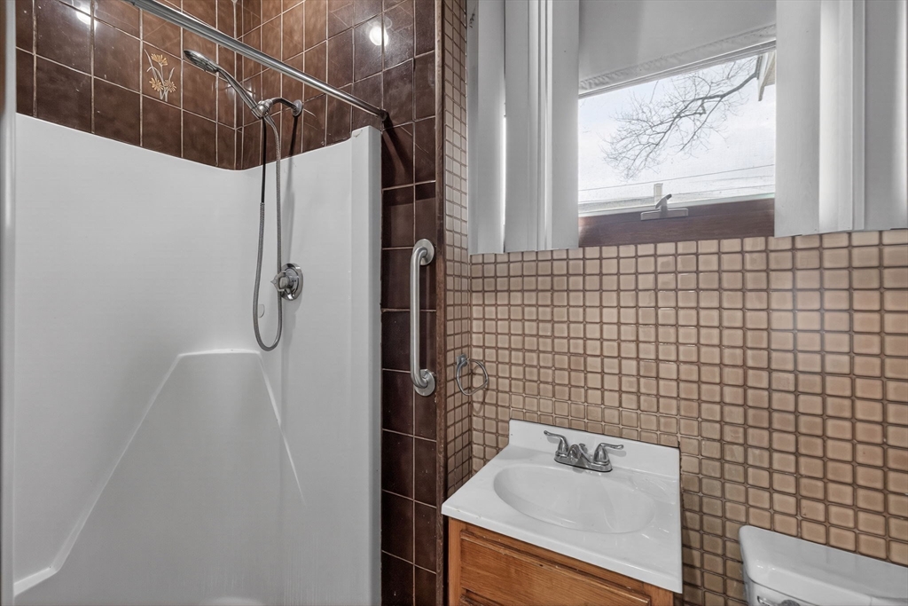 Framingham, Massachusetts, 01702, United States, 5 Bedrooms Bedrooms, ,5 BathroomsBathrooms,Residential,For Sale,2035320
