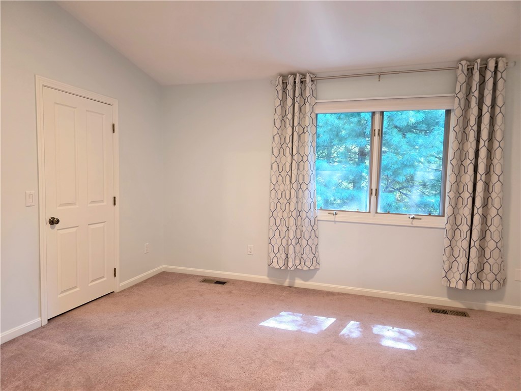 Cranston, Rhode Island, 02920, United States, 2 Bedrooms Bedrooms, ,3 BathroomsBathrooms,Residential,For Sale,1913693