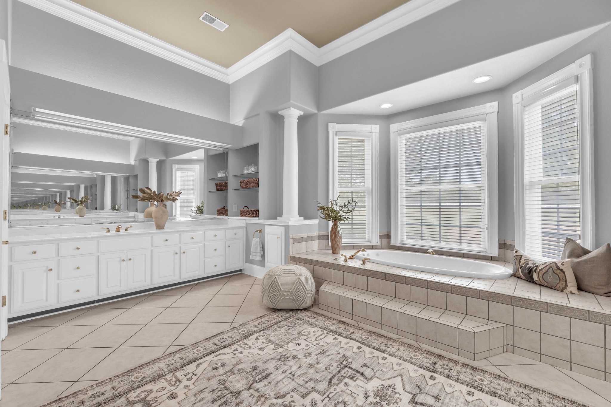 Clarksville, Tennessee, 37043, United States, 4 Bedrooms Bedrooms, ,4 BathroomsBathrooms,Residential,For Sale,1980790