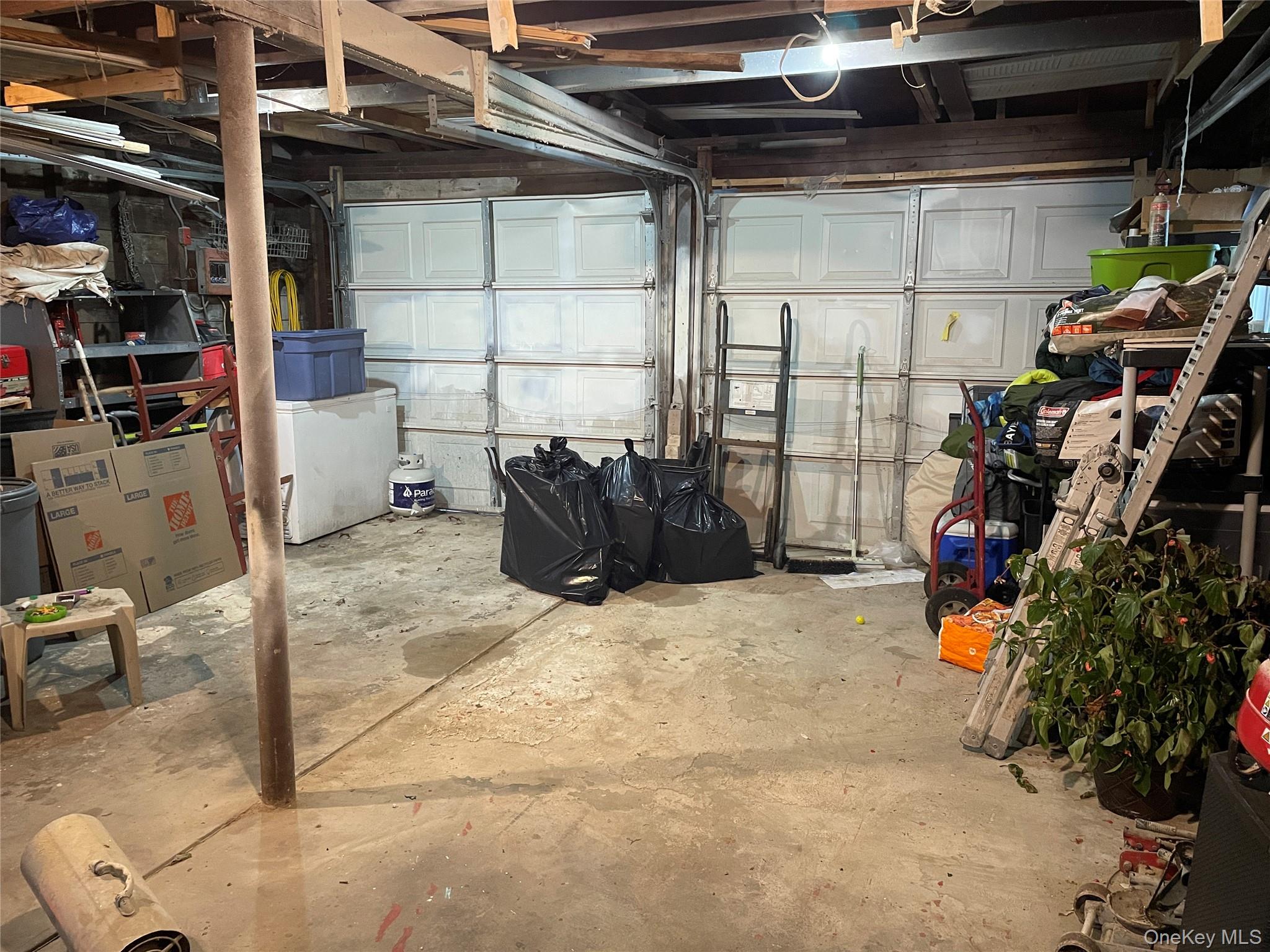 Lindenhurst, New York, 11757, United States, 4 Bedrooms Bedrooms, ,2 BathroomsBathrooms,Residential,For Sale,1989888