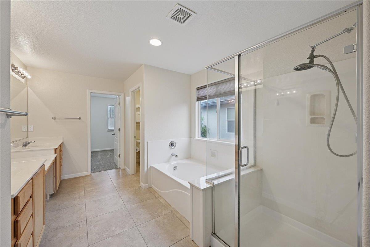 Roseville, California, 95747, United States, 5 Bedrooms Bedrooms, ,3 BathroomsBathrooms,Residential,For Sale,2005801