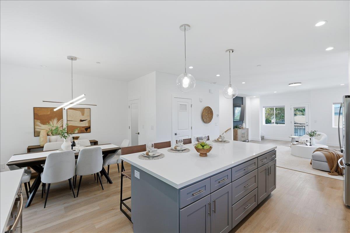 Mountain View, California, 94043, United States, 4 Bedrooms Bedrooms, ,4 BathroomsBathrooms,Residential,For Sale,1989678