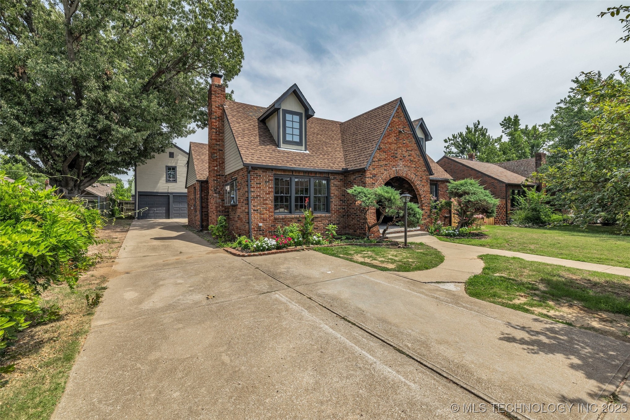 Tulsa, Oklahoma, 74104, United States, 3 Bedrooms Bedrooms, ,3 BathroomsBathrooms,Residential,For Sale,1890482