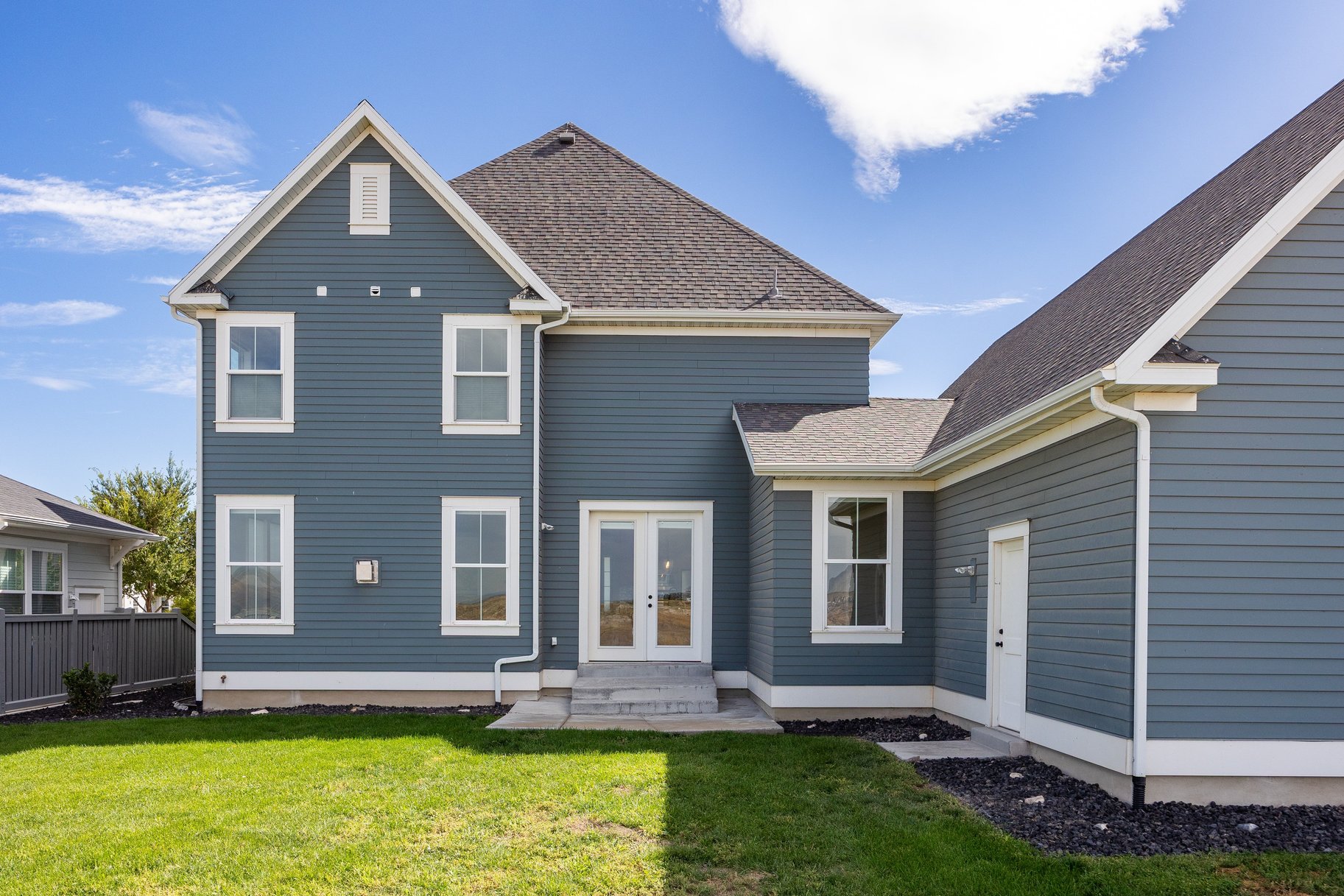  Impeccably Maintained Home with Mountain Views & Four-Car Garage - 物件實景