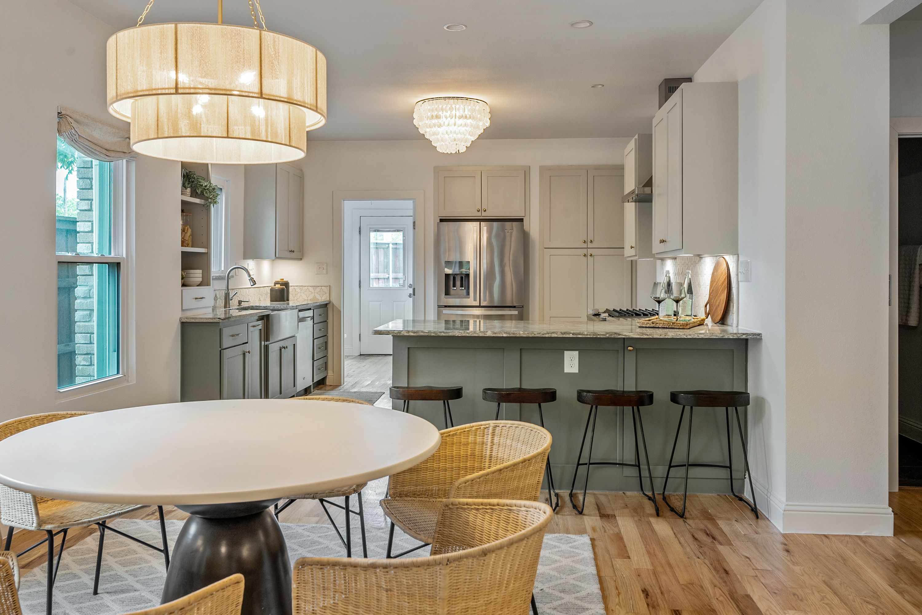  Classic East Dallas Craftsman with Refined Modern Updates - 物件實景
