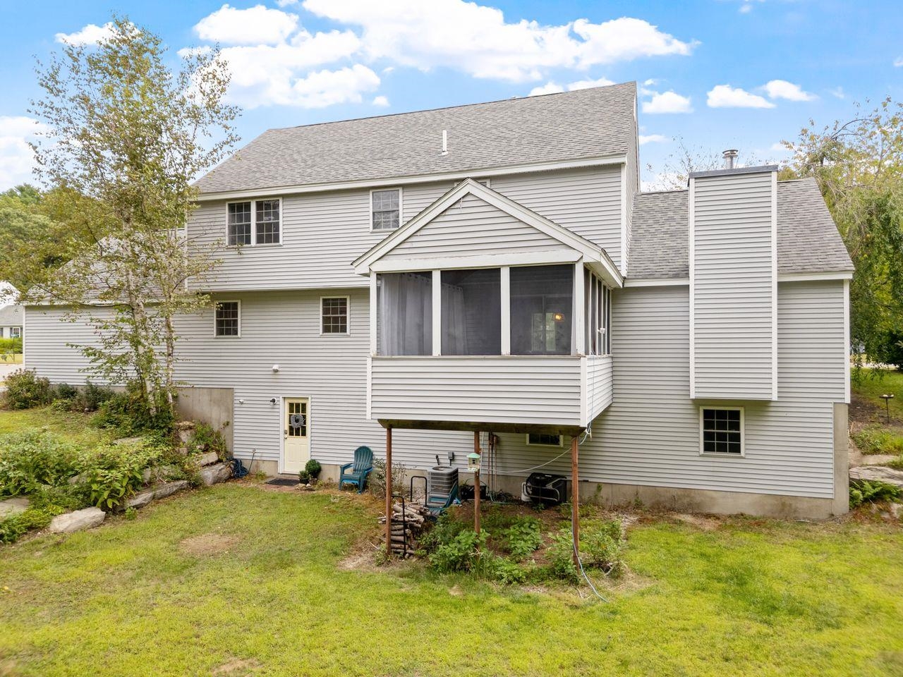 Hudson, New Hampshire, 03051, United States, 3 Bedrooms Bedrooms, ,2 BathroomsBathrooms,Residential,For Sale,1940270