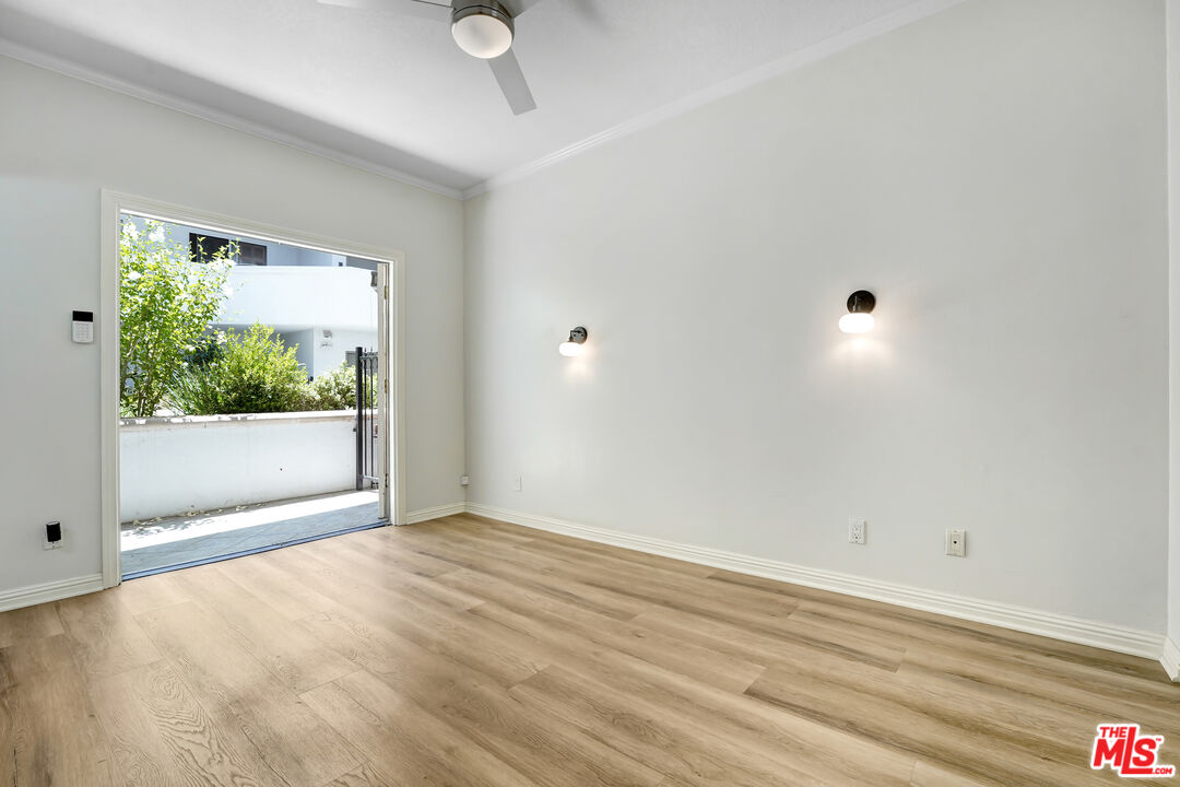 Sherman Oaks, California, 91403, United States, 2 Bedrooms Bedrooms, ,3 BathroomsBathrooms,Residential,For Sale,1900859