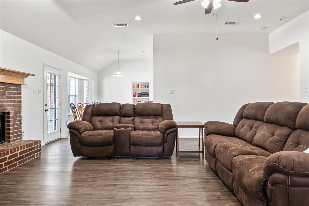 Gunter, Texas, 75058, United States, 4 Bedrooms Bedrooms, ,3 BathroomsBathrooms,Residential,For Sale,1914134