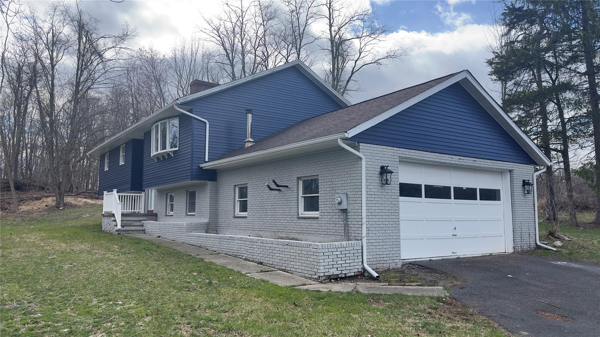 Kingston, New York, 12401, United States, 3 Bedrooms Bedrooms, ,2 BathroomsBathrooms,Residential,For Sale,1944952