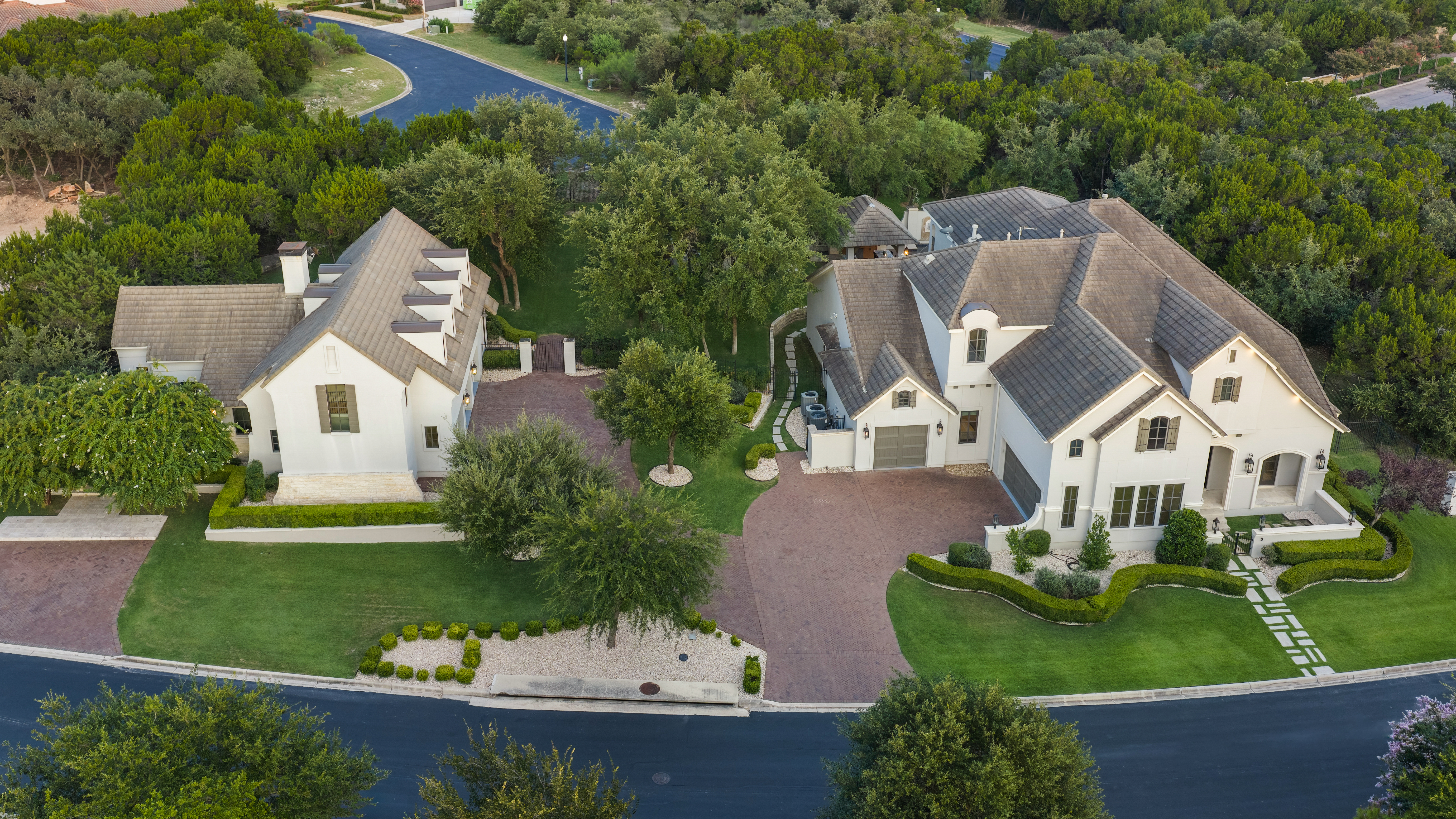  Extraordinary Estate in The Dominion with Dual Residences - 物件實景