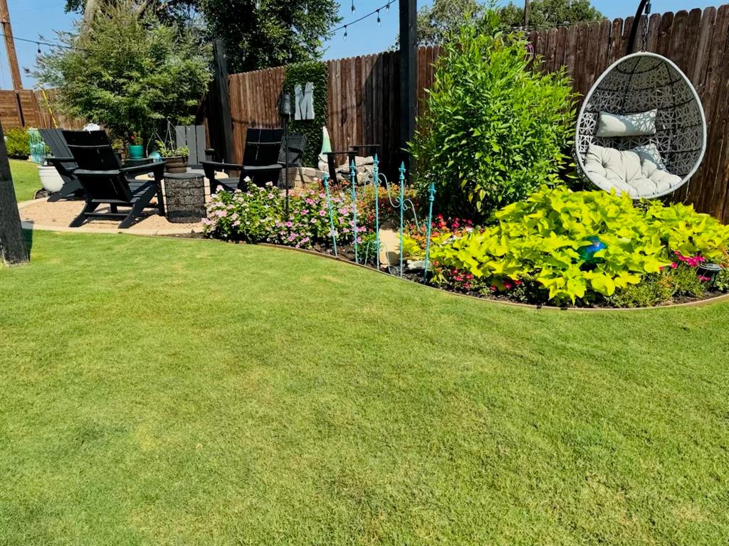 Granbury, Texas, 76049, United States, 4 Bedrooms Bedrooms, ,2 BathroomsBathrooms,Residential,For Sale,1983428