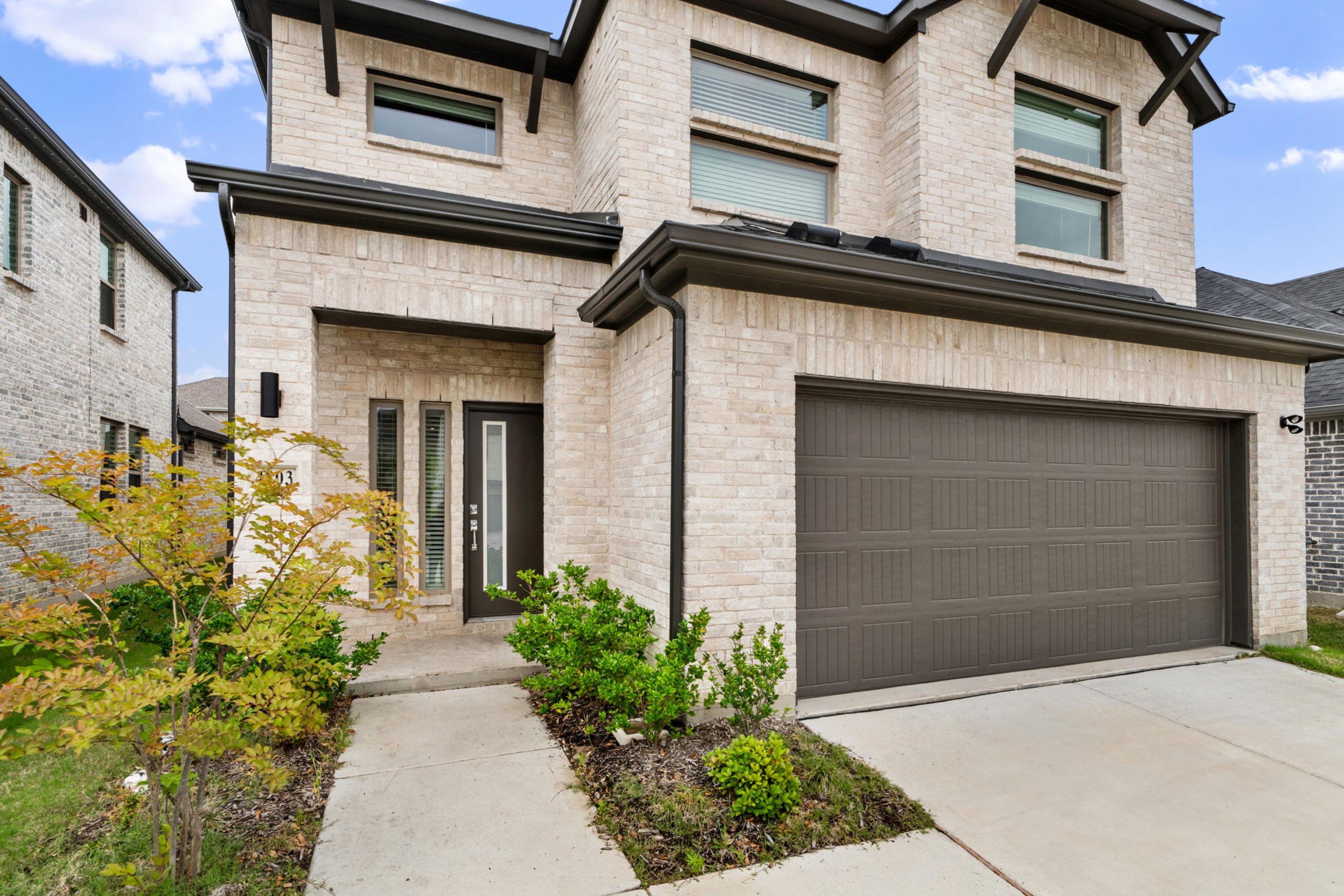 High Ceilings, Natural Light, and Modern Elegance in McKinney ISD - 物件實景
