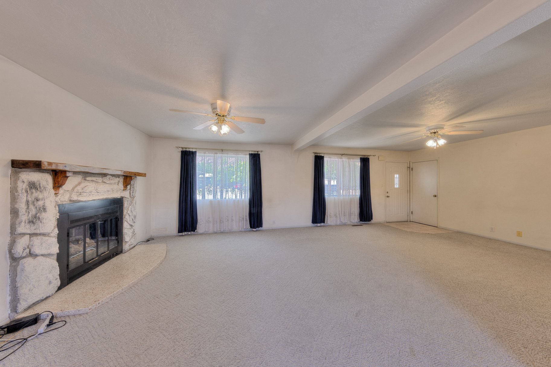  In-Town Home with Deck, Patio and Walkout Basement - 物件實景