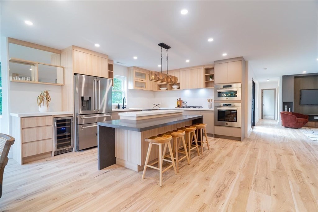Reading, Massachusetts, 01867, United States, 3 Bedrooms Bedrooms, ,3 BathroomsBathrooms,Residential,For Sale,1880816