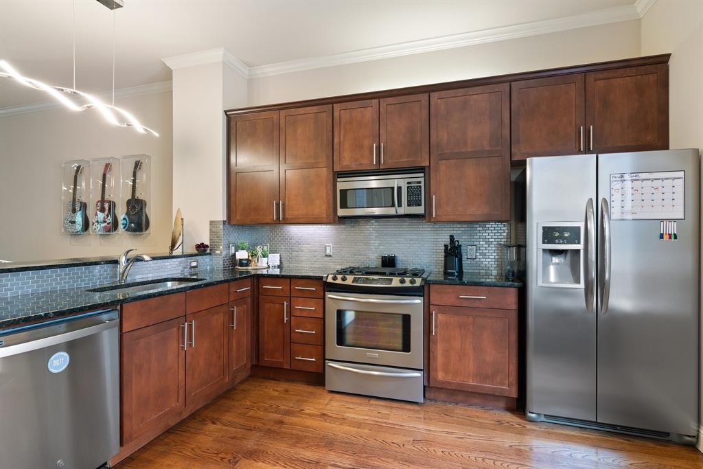 Fort Worth, Texas, 76102, United States, 2 Bedrooms Bedrooms, ,3 BathroomsBathrooms,Residential,For Sale,1880587