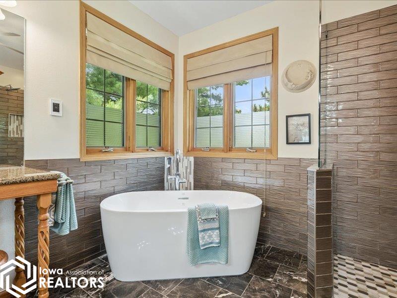 West Burlington, Iowa, 52655, United States, 4 Bedrooms Bedrooms, ,4 BathroomsBathrooms,Residential,For Sale,1982089