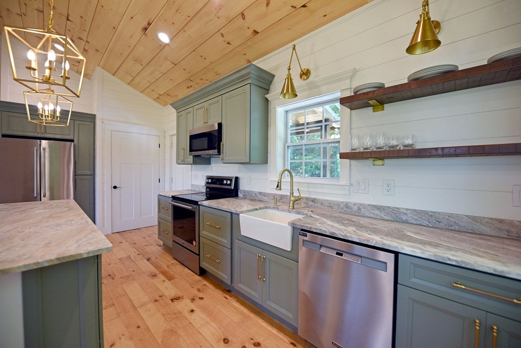 Blue Ridge, Georgia, 30513, United States, 2 Bedrooms Bedrooms, ,2 BathroomsBathrooms,Residential,For Sale,1805607