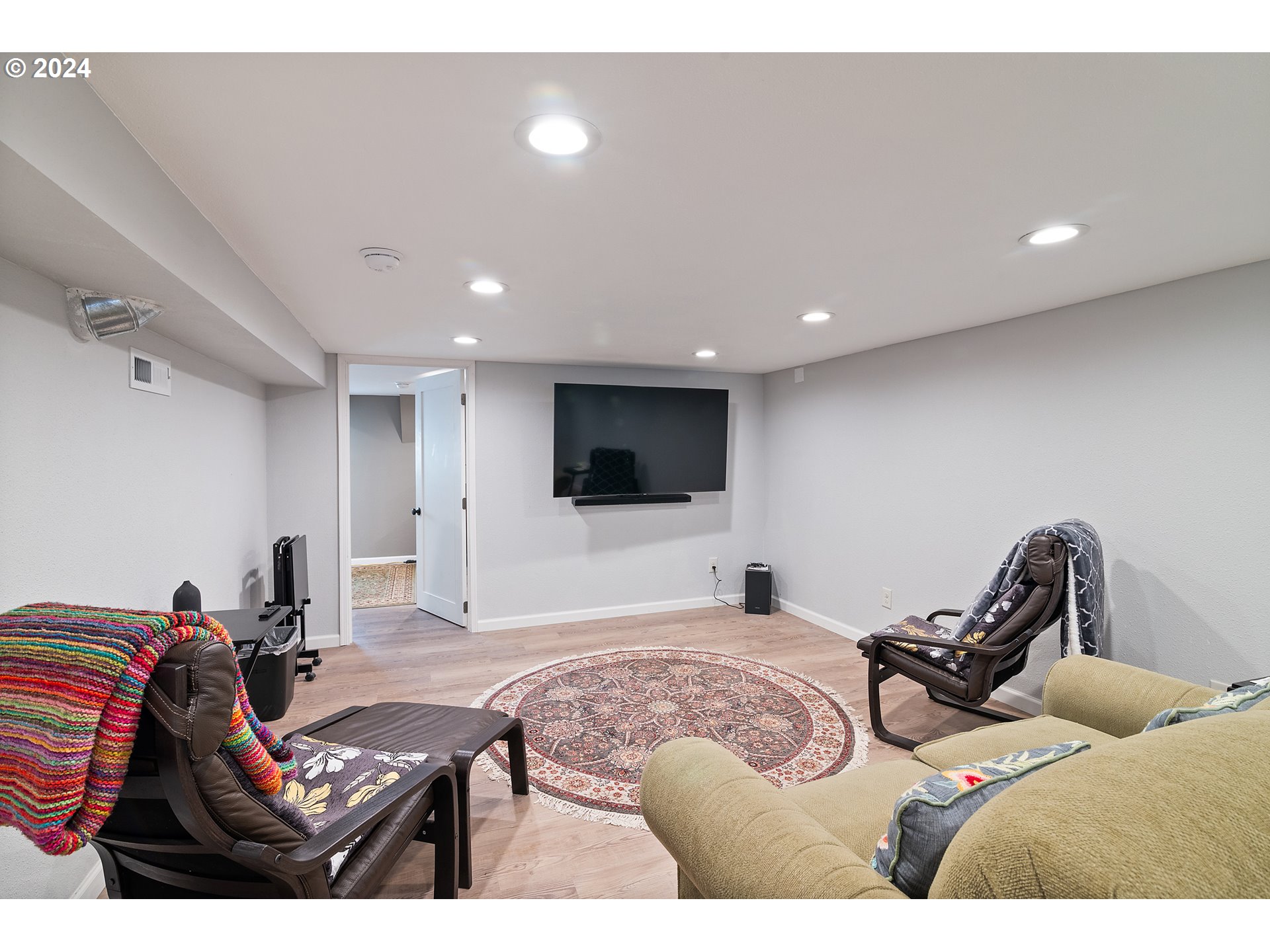 Portland, Oregon, 97211, United States, 5 Bedrooms Bedrooms, ,2 BathroomsBathrooms,Residential,For Sale,1976377