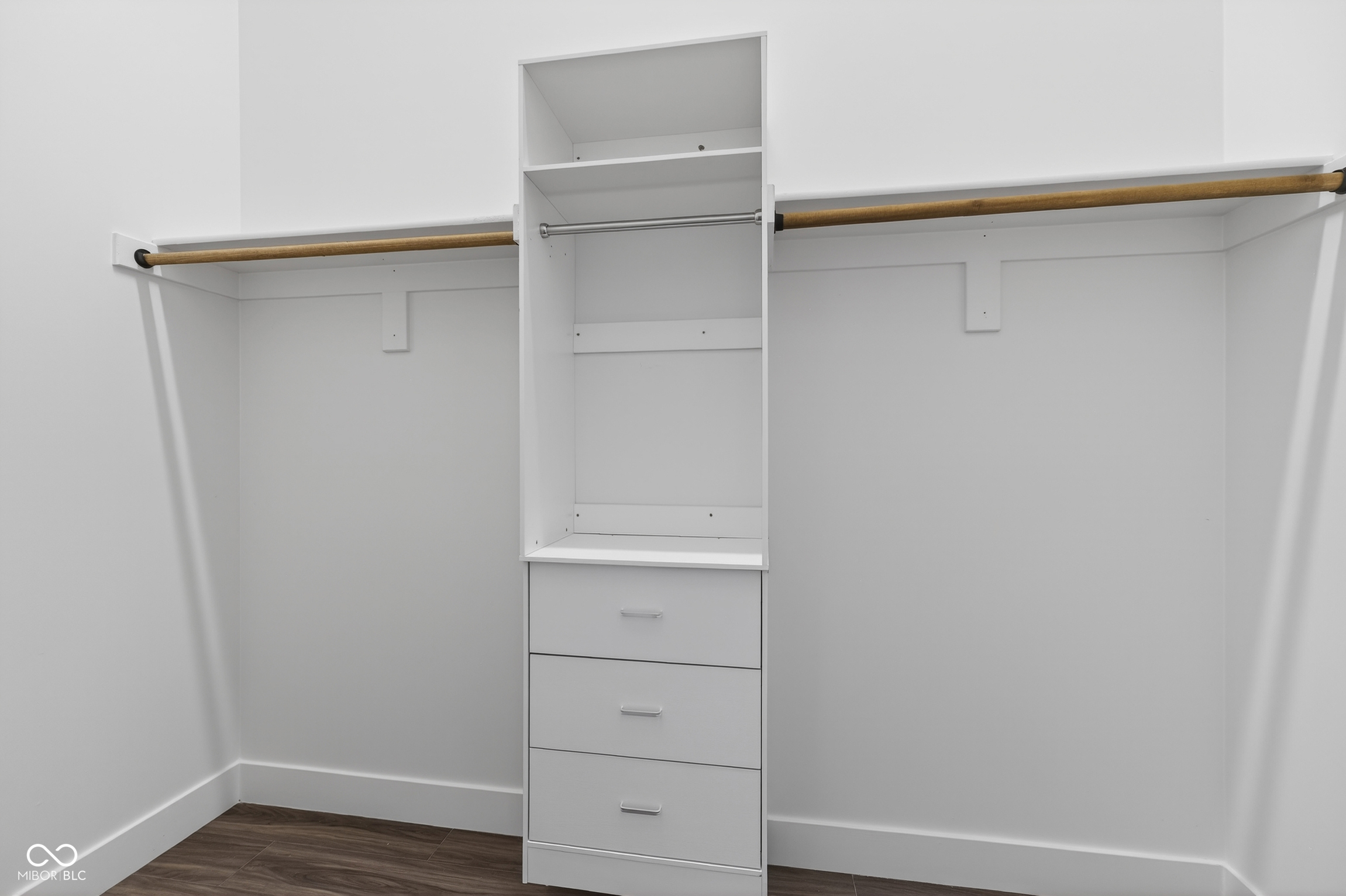 Carmel, Indiana, 46032, United States, 2 Bedrooms Bedrooms, ,3 BathroomsBathrooms,Residential,For Sale,1977129