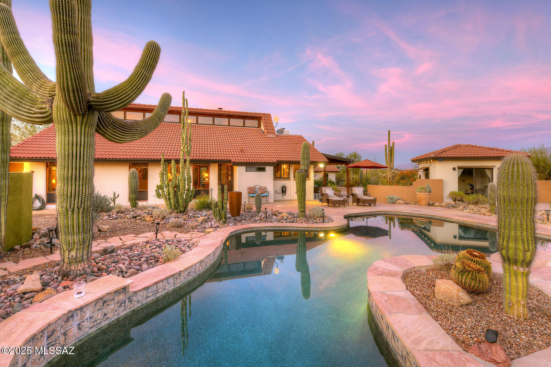 Tucson, Arizona, 85745, United States, 3 Bedrooms Bedrooms, ,3 BathroomsBathrooms,Residential,For Sale,1989628