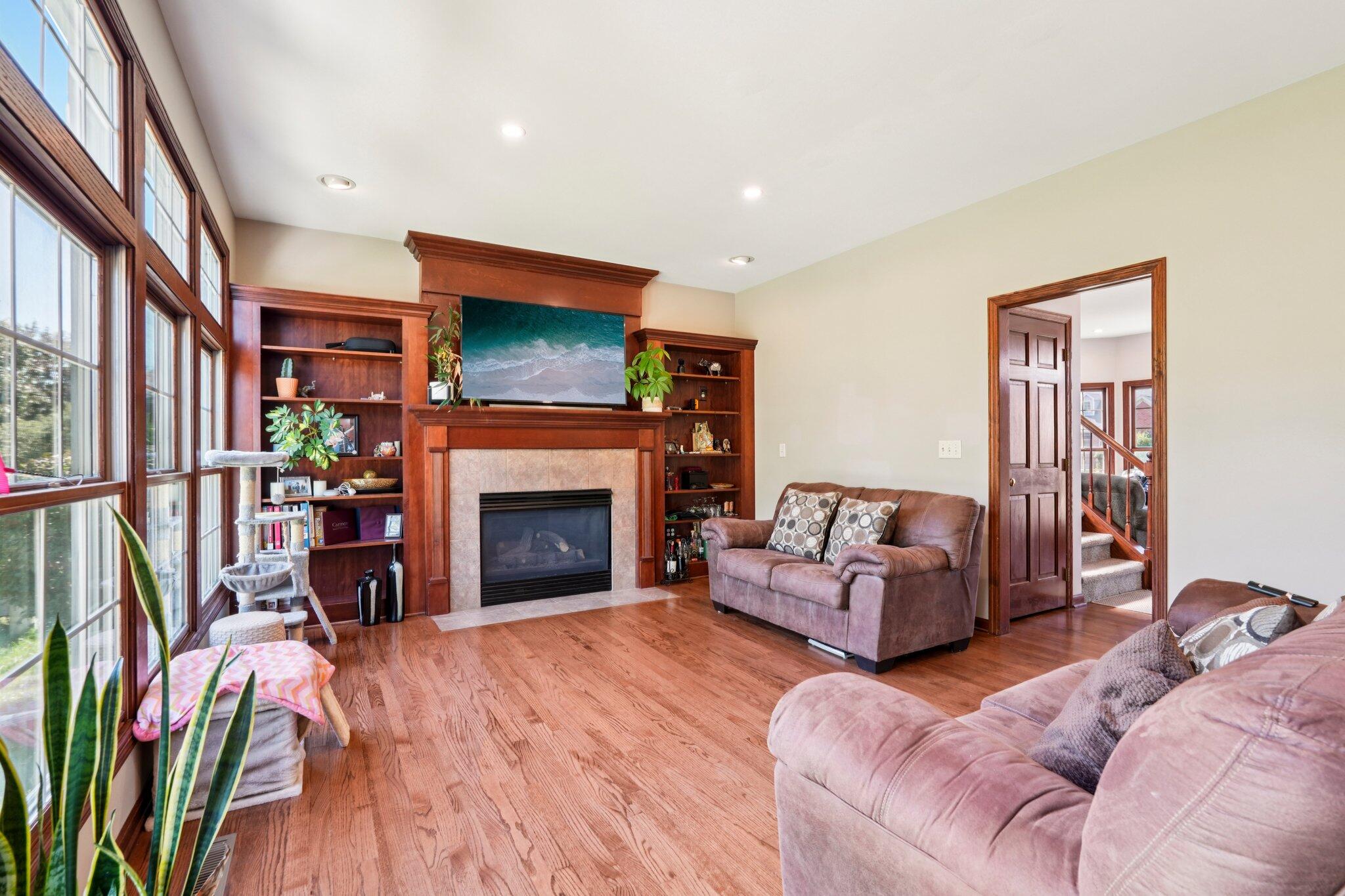 Pleasant Prairie, Wisconsin, 53158, United States, 4 Bedrooms Bedrooms, ,3 BathroomsBathrooms,Residential,For Sale,1983486