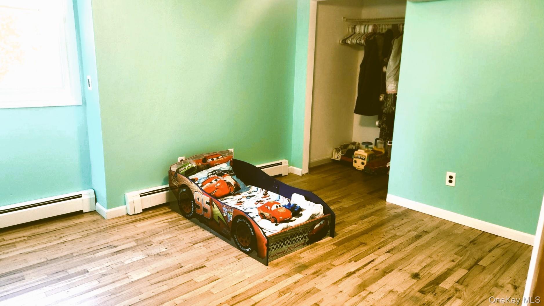 Ronkonkoma, New York, 11779, United States, 4 Bedrooms Bedrooms, ,3 BathroomsBathrooms,Residential,For Sale,1987838