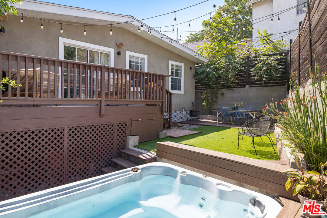 Los Angeles, California, 90039, United States, 3 Bedrooms Bedrooms, ,4 BathroomsBathrooms,Residential,For Sale,1924796