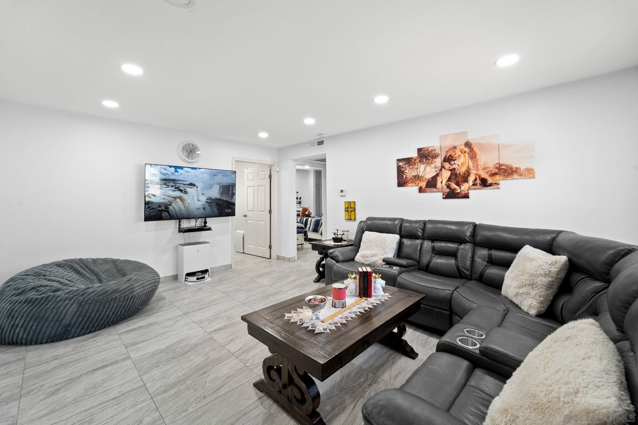 El Cajon, California, 92020, United States, 3 Bedrooms Bedrooms, ,2 BathroomsBathrooms,Residential,For Sale,1784508