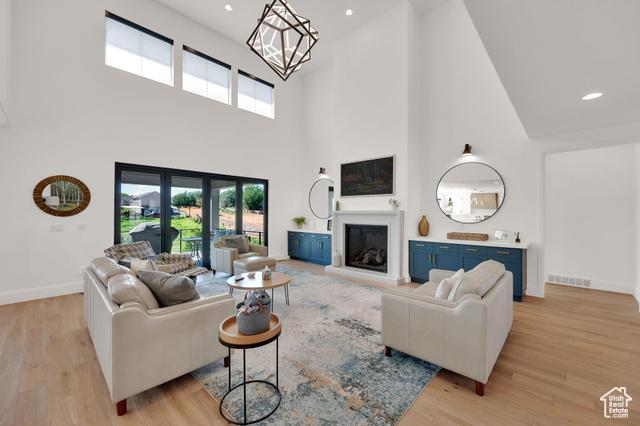 Draper, Utah, 84020, United States, 4 Bedrooms Bedrooms, ,4 BathroomsBathrooms,Residential,For Sale,1981128