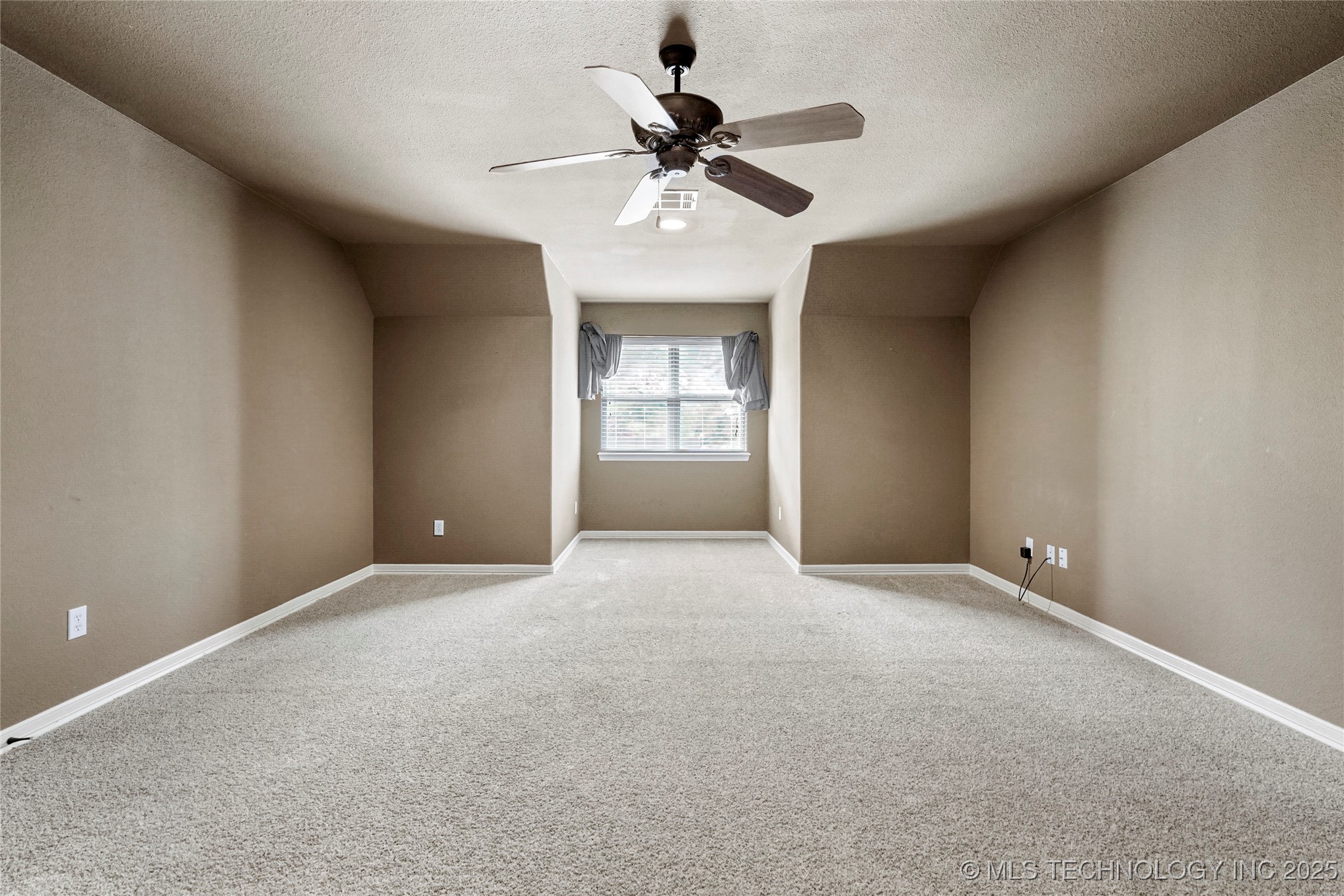 Tulsa, Oklahoma, 74137, United States, 4 Bedrooms Bedrooms, ,4 BathroomsBathrooms,Residential,For Sale,1992011