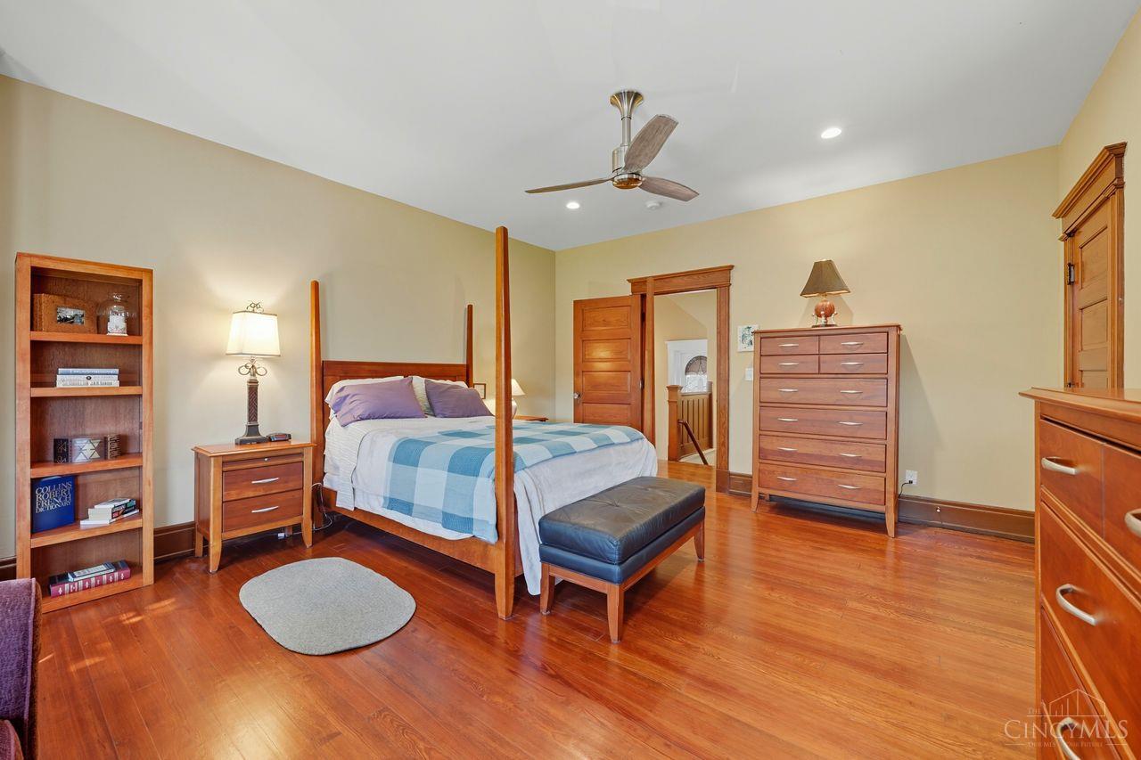 Norwood, Ohio, 45212, United States, 5 Bedrooms Bedrooms, ,5 BathroomsBathrooms,Residential,For Sale,1948609