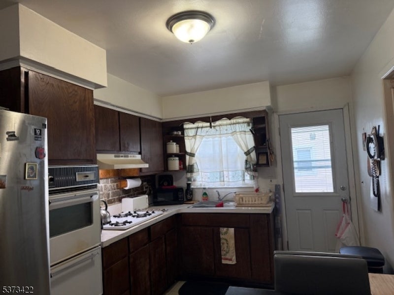 Roselle Boro, New Jersey, 07203, United States, ,2 BathroomsBathrooms,Residential,For Sale,1899301