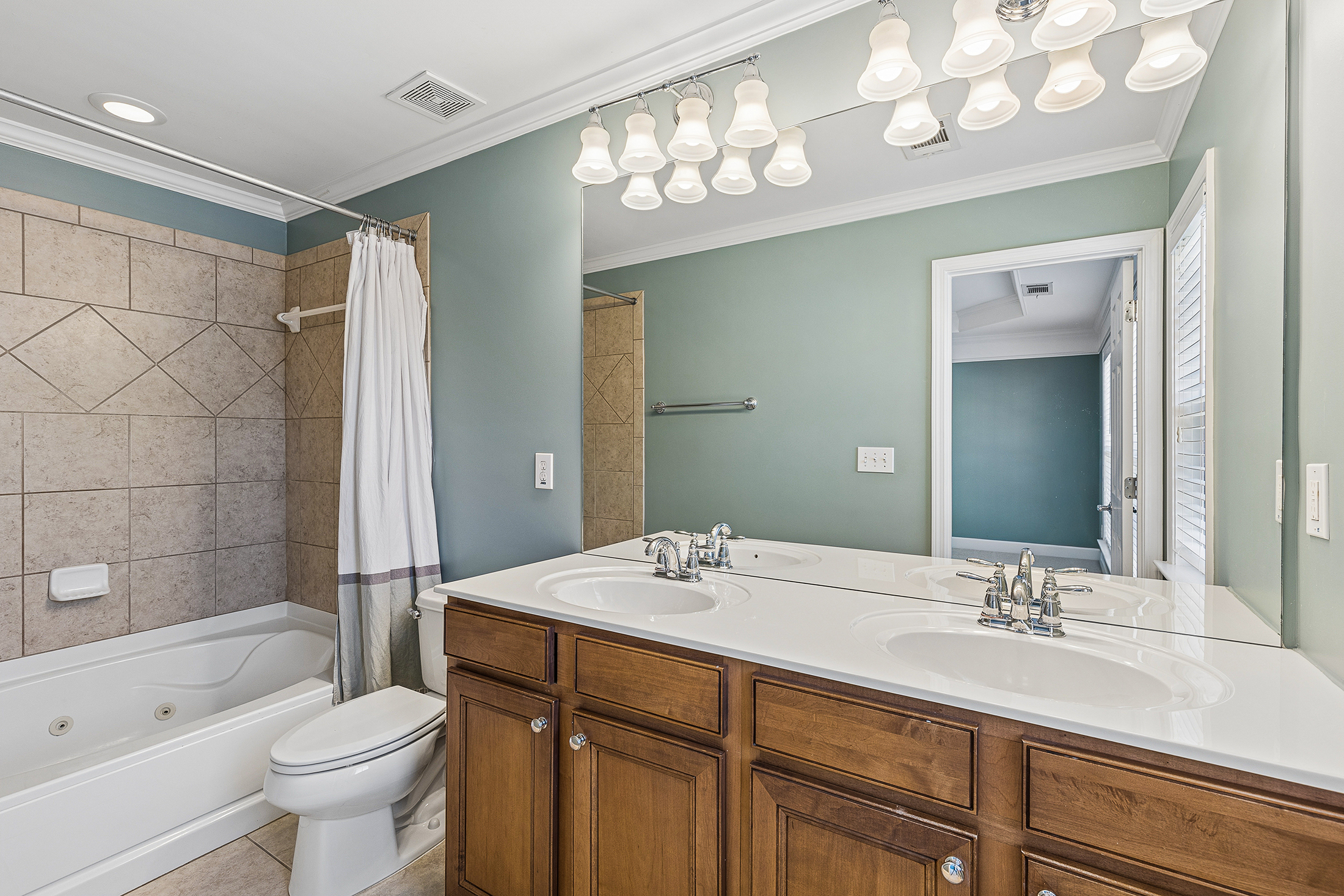  Impeccably Maintained End Unit Townhome in an Exceptional Smyrna Location - 物件實景