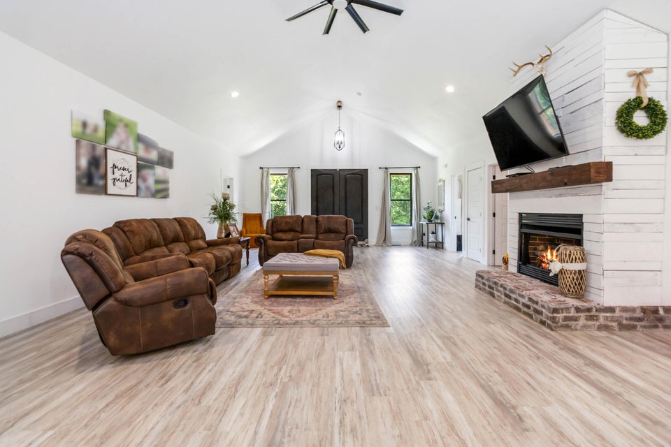 Stanford, Kentucky, 40484, United States, 4 Bedrooms Bedrooms, ,2 BathroomsBathrooms,Residential,For Sale,1916356