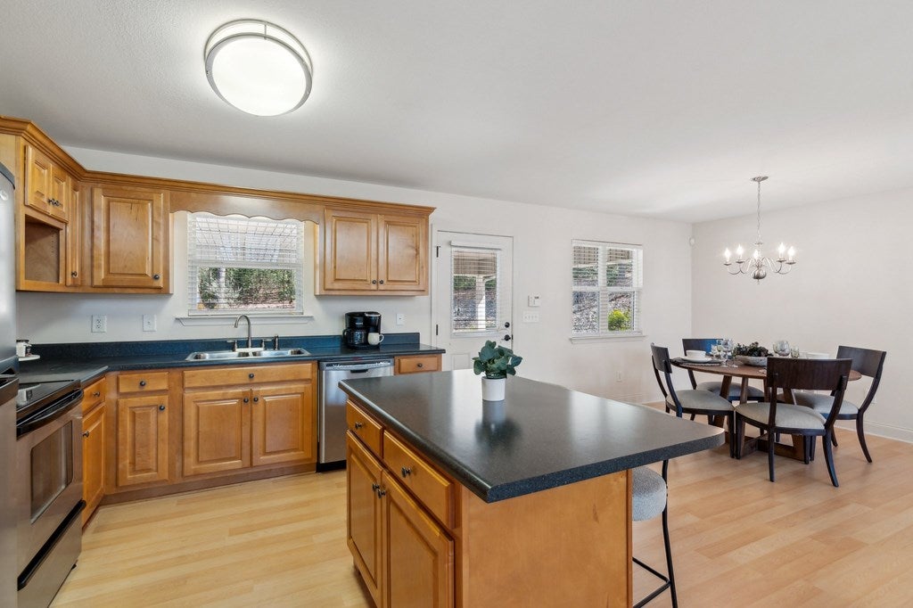 Blairsville, Georgia, 30512, United States, 4 Bedrooms Bedrooms, ,3 BathroomsBathrooms,Residential,For Sale,1913055