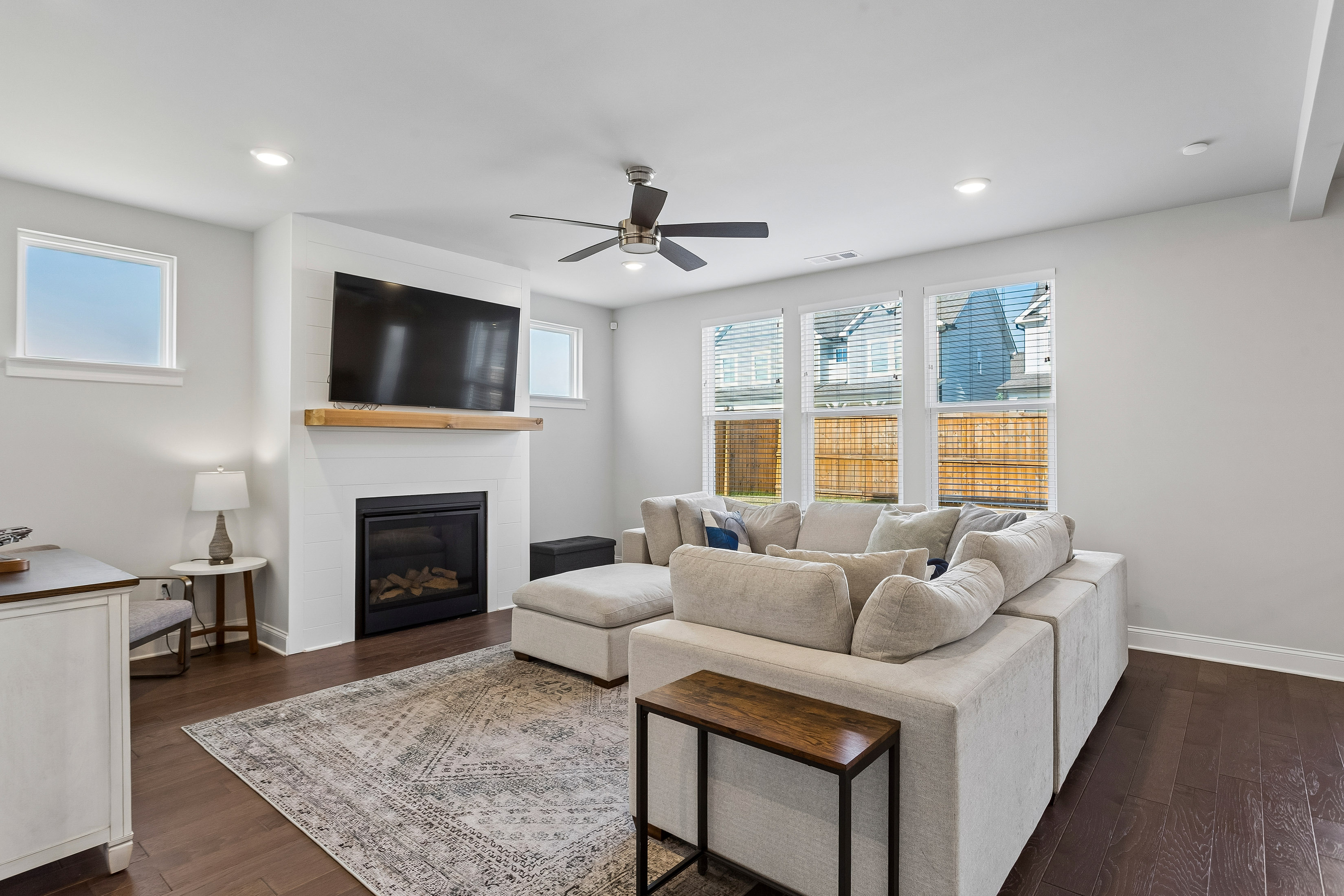  Stunning Home on Desirable Corner Lot in Beautiful New Gated Community - 物件實景