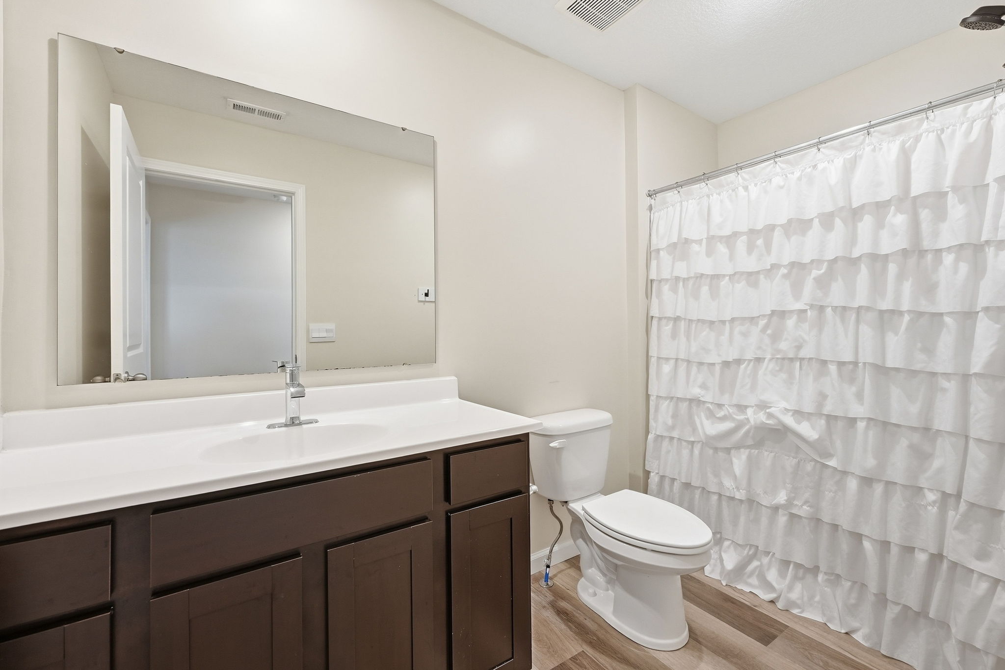  Well-Maintained 4 Bedroom Newer Built Home - 物件實景
