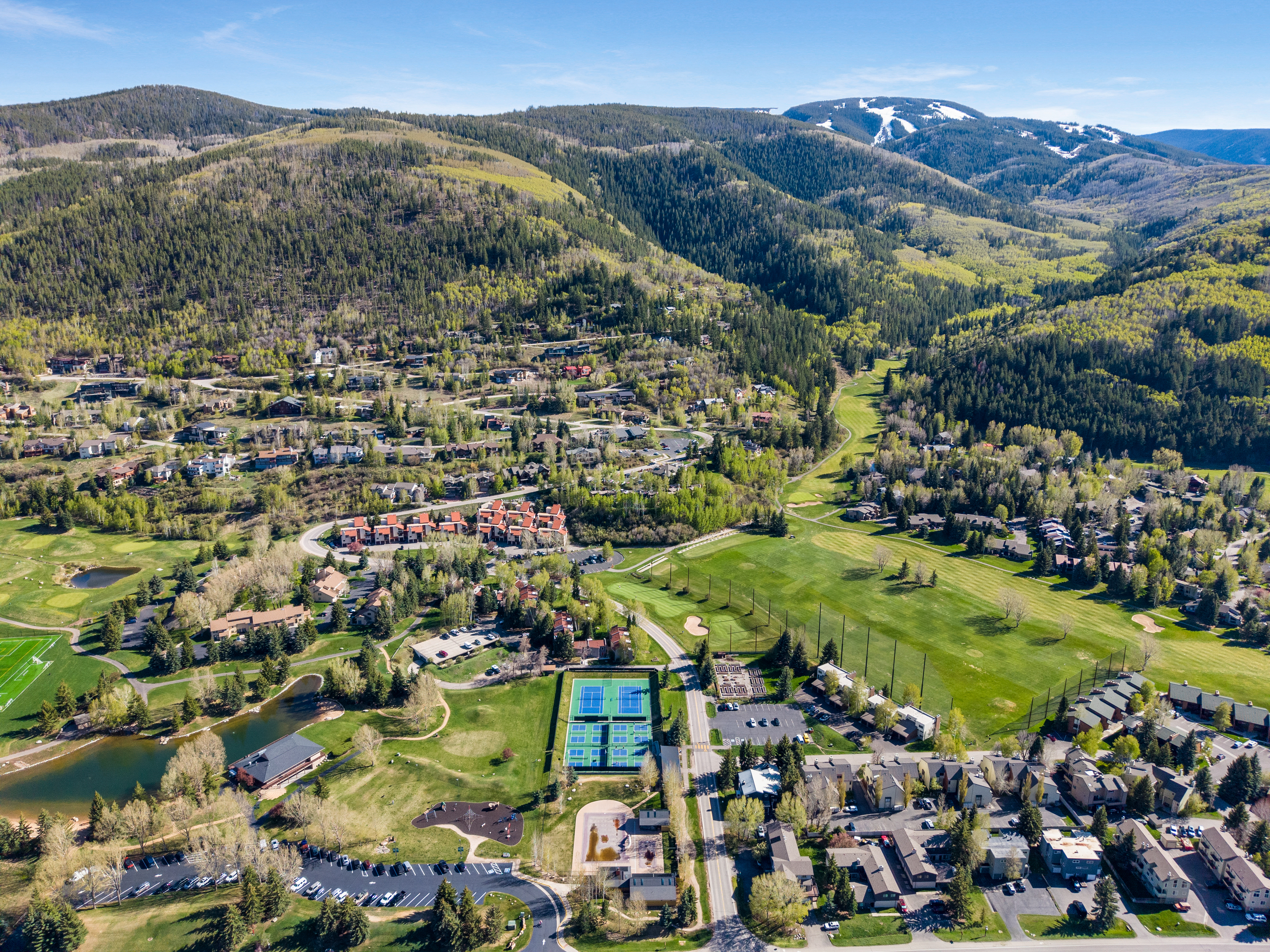  Eagle-Vail Residence Delivers a Flexible Functional layout with Strong Character - 物件實景