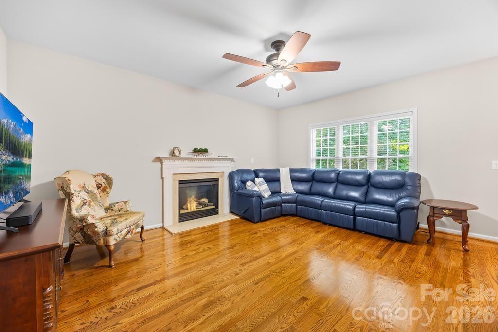 Huntersville, North Carolina, 28078, United States, 4 Bedrooms Bedrooms, ,3 BathroomsBathrooms,Residential,For Sale,2035825