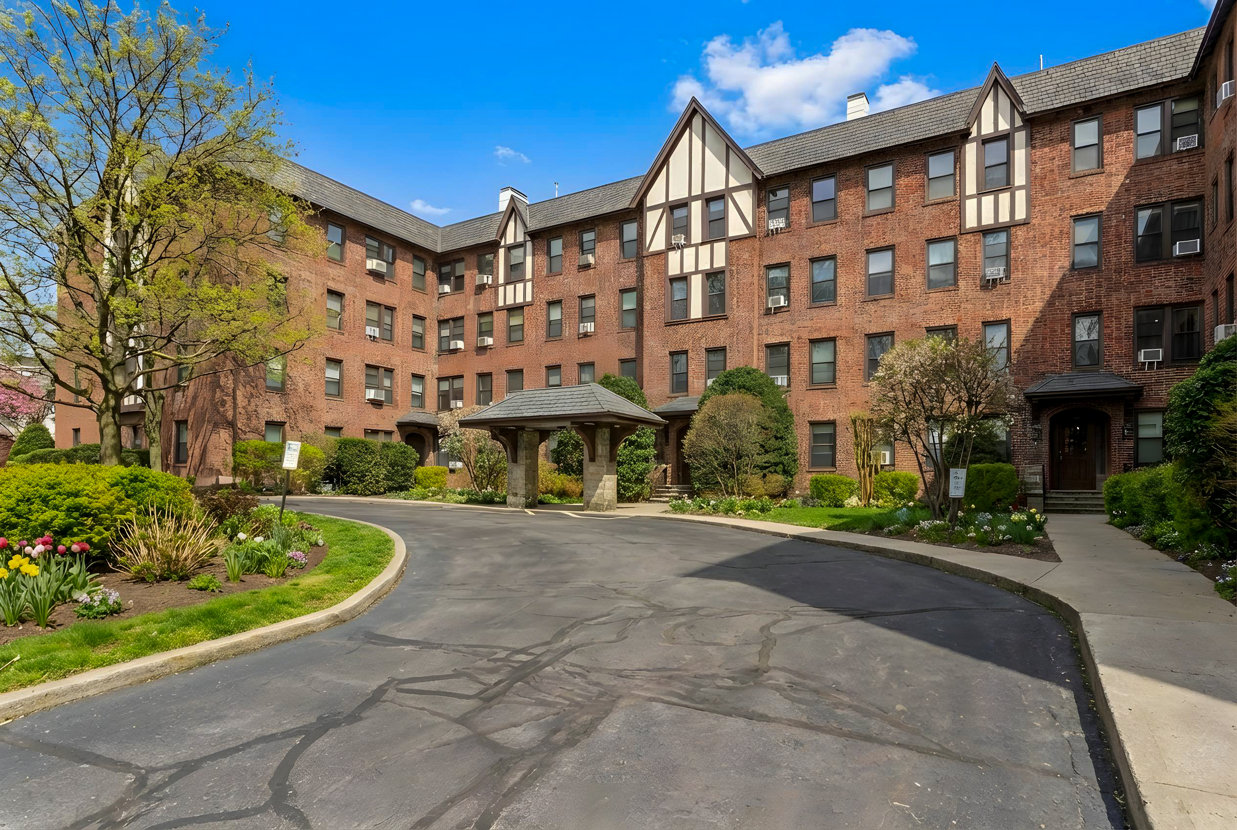  242 Bronxville Road - 物件實景