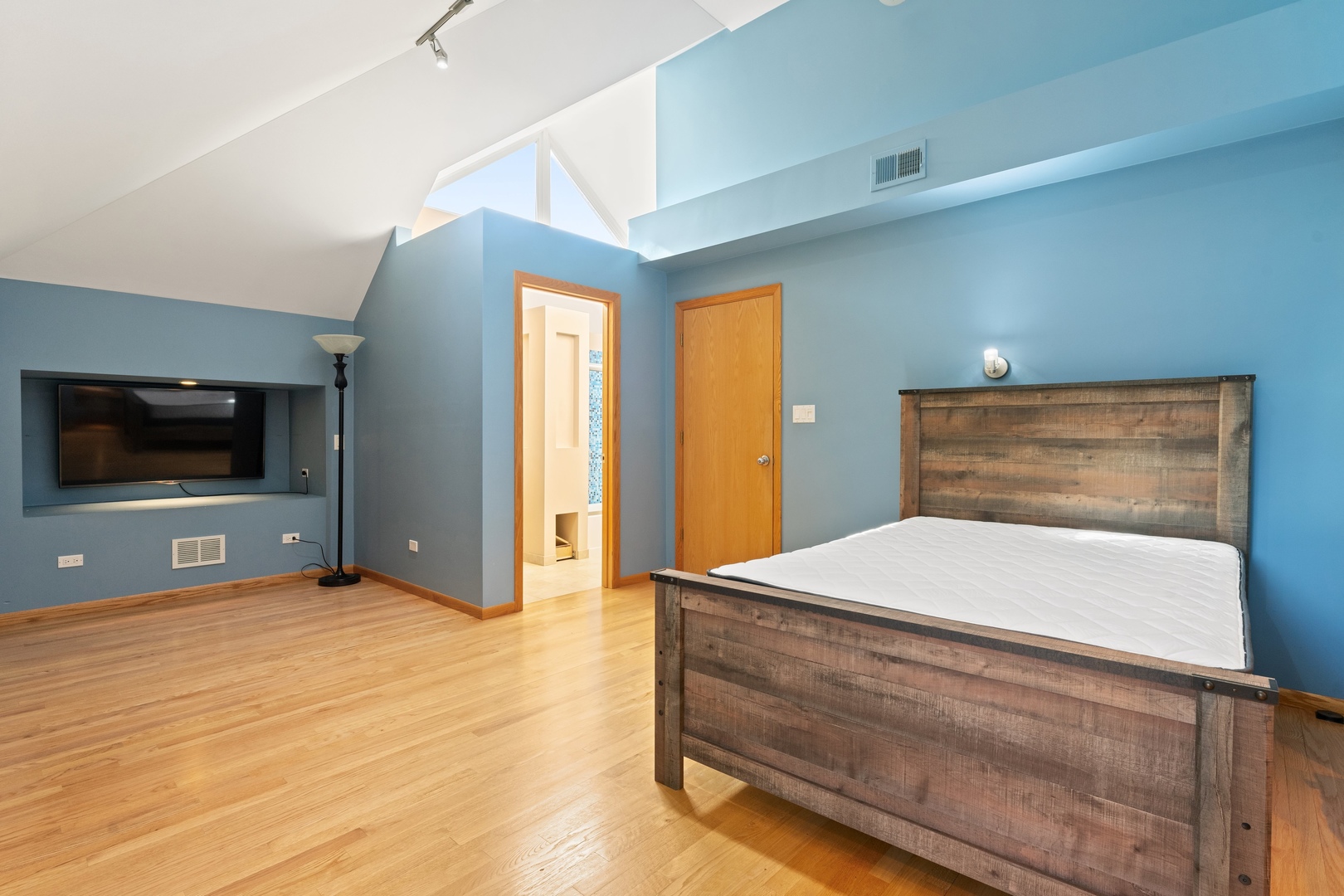 Northbrook, Illinois, 60062, United States, 5 Bedrooms Bedrooms, ,5 BathroomsBathrooms,Residential,For Sale,1987752