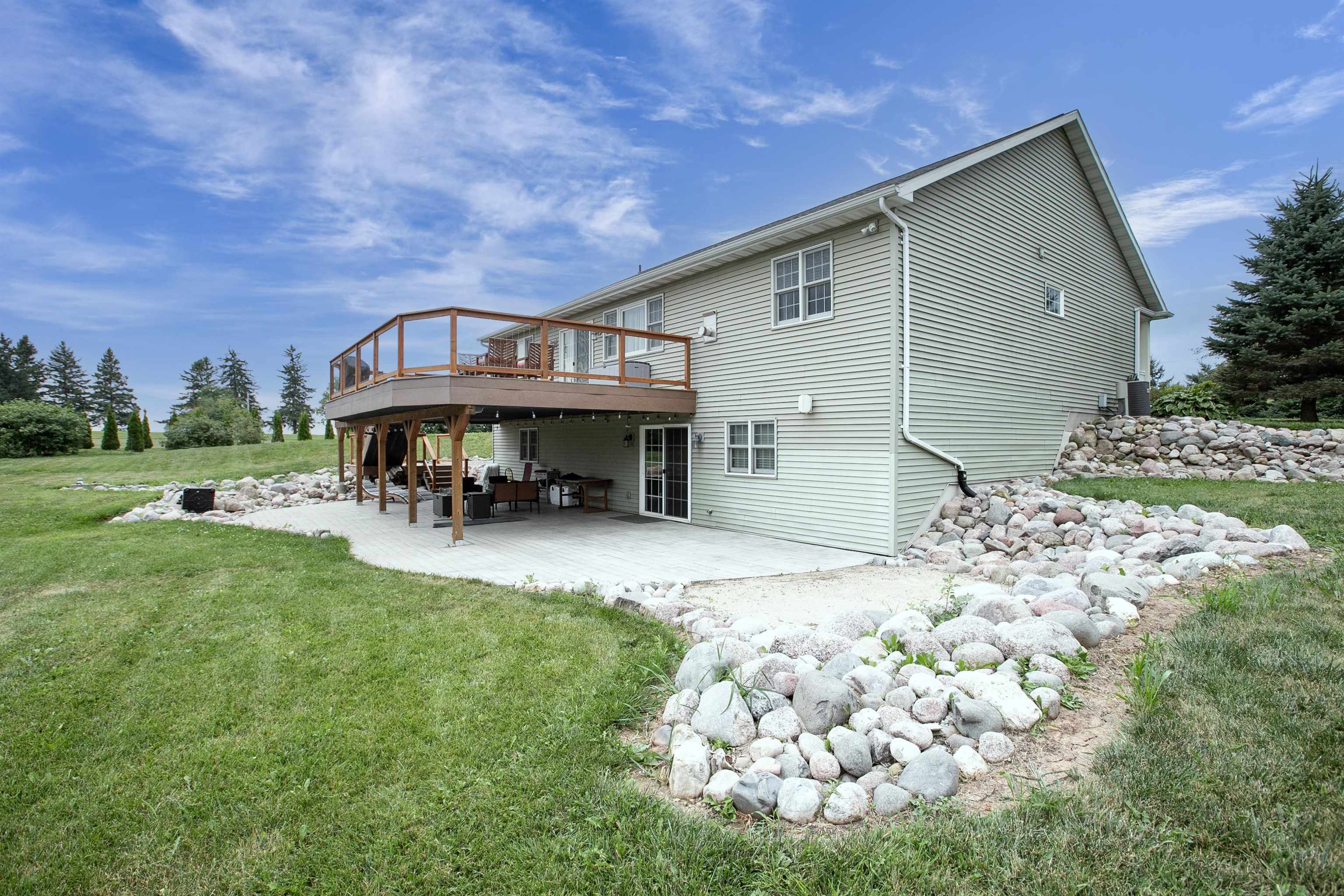 Hortonville, Wisconsin, 54944-9660, United States, 5 Bedrooms Bedrooms, ,3 BathroomsBathrooms,Residential,For Sale,1920298