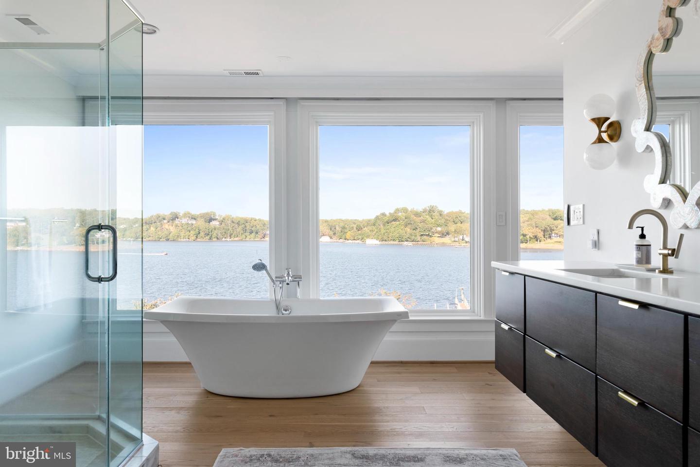 Annapolis, Maryland, 21401, United States, 6 Bedrooms Bedrooms, ,9 BathroomsBathrooms,Residential,For Sale,1744744