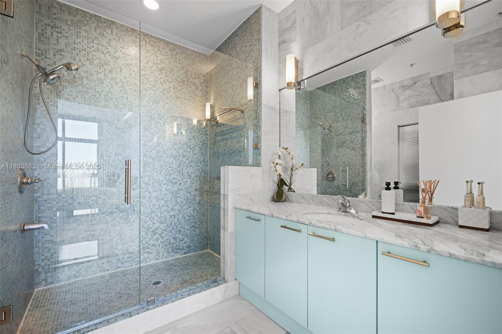 Miami Beach, Florida, 33139, United States, 1 Bedroom Bedrooms, ,2 BathroomsBathrooms,Residential,For Sale,1818097