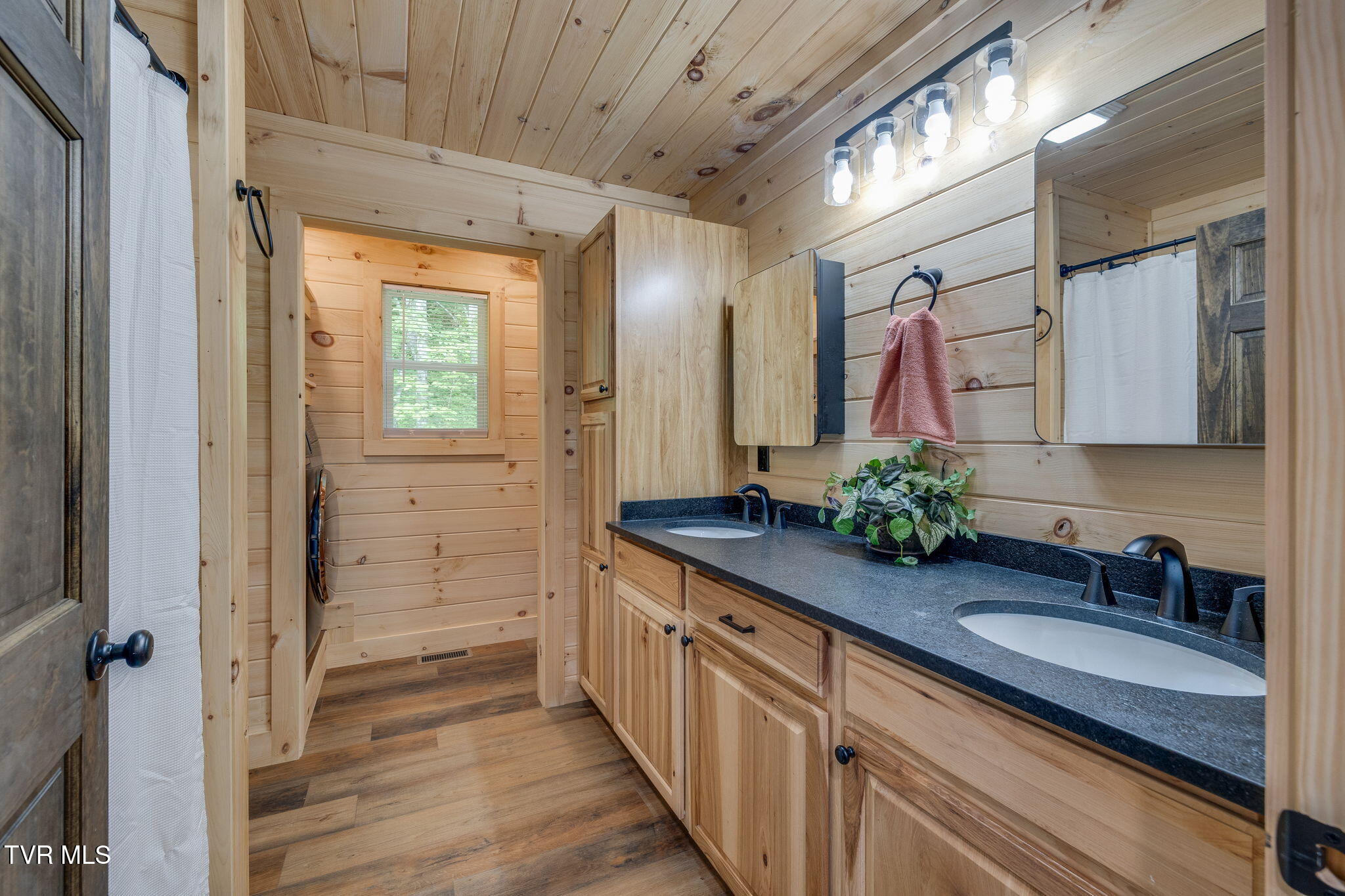 Kingsport, Tennessee, 37660, United States, 1 Bedroom Bedrooms, ,1 BathroomBathrooms,Residential,For Sale,1973991