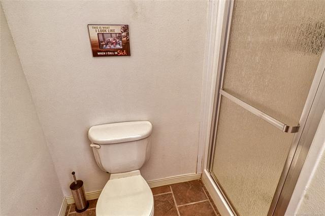 Eufaula, Oklahoma, 74432, United States, 3 Bedrooms Bedrooms, ,4 BathroomsBathrooms,Residential,For Sale,1976546