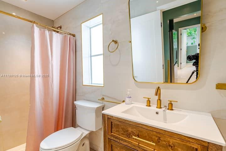 Miami Beach, Florida, 33139, United States, 5 Bedrooms Bedrooms, ,5 BathroomsBathrooms,Residential,For Sale,1785571